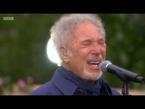 Tom Jones I&#039;ll Never Fall In Love Again Live 2020