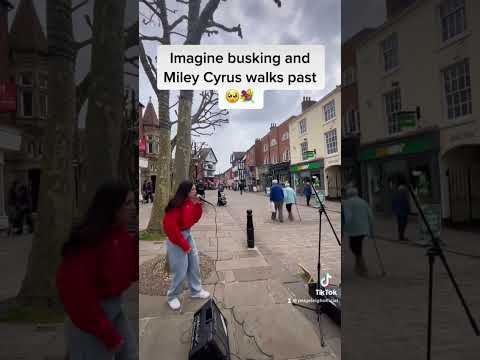 Imagine miley walks past 🥺❤️#shorts #mileycyrus #singing #busking #singer